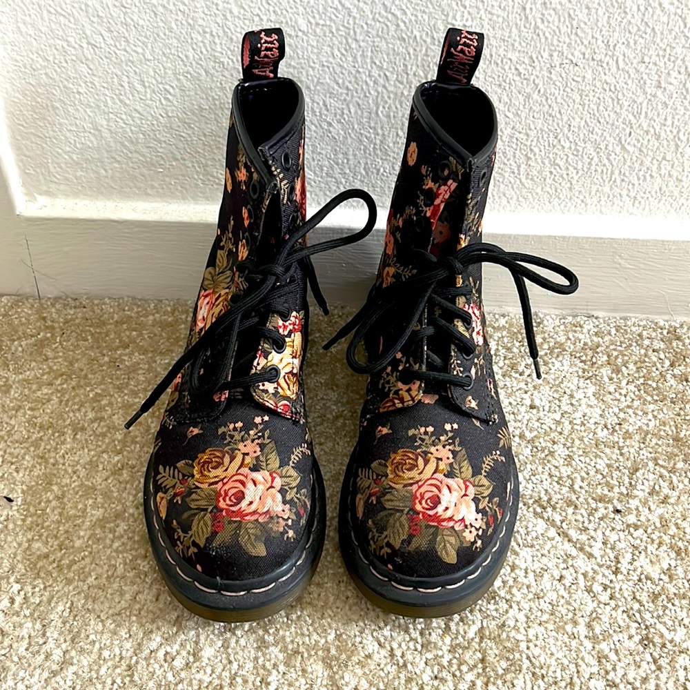 Dr. Martins great condition super cute style